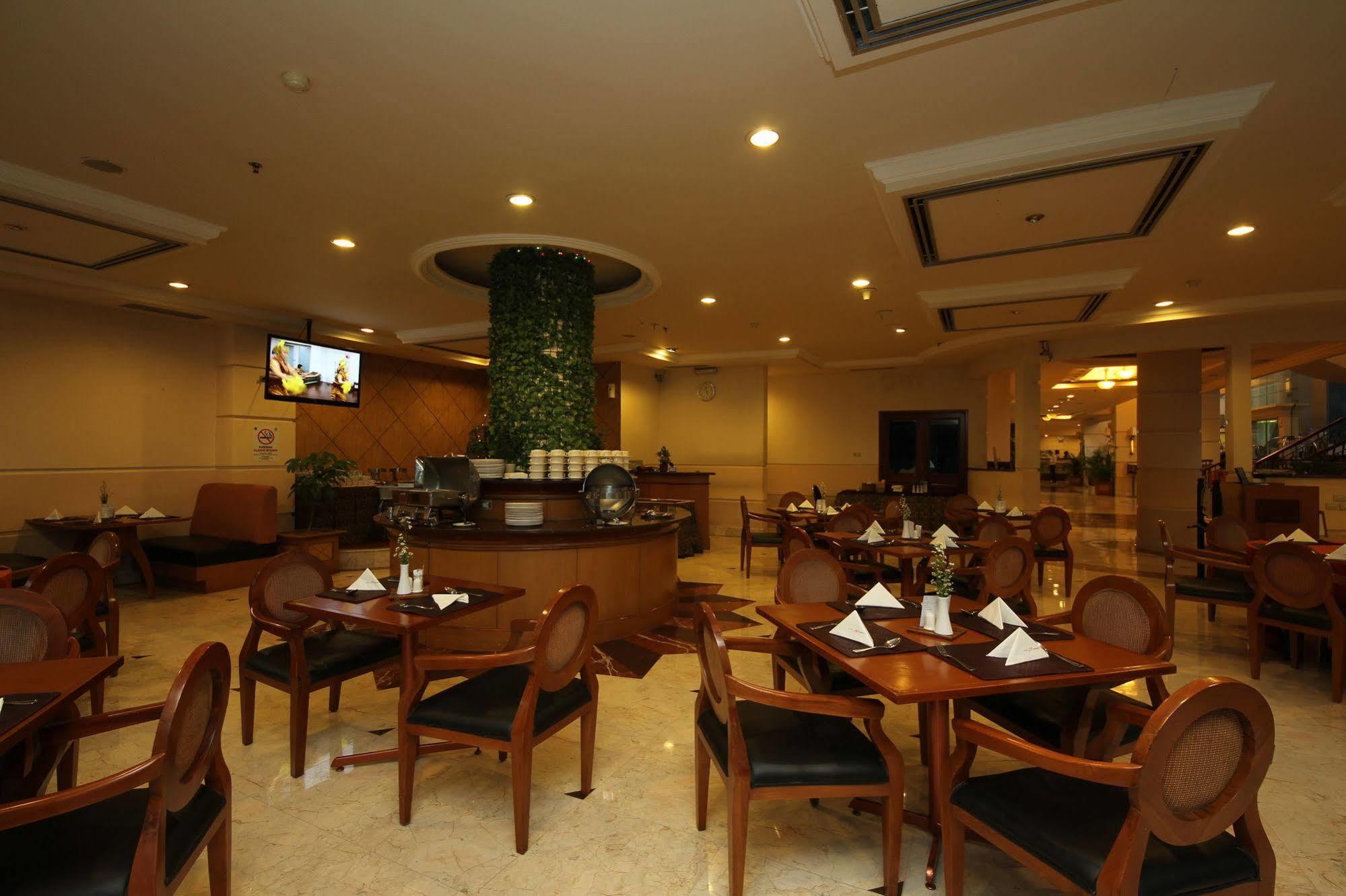 Maharani Hotel Джакарта Экстерьер фото